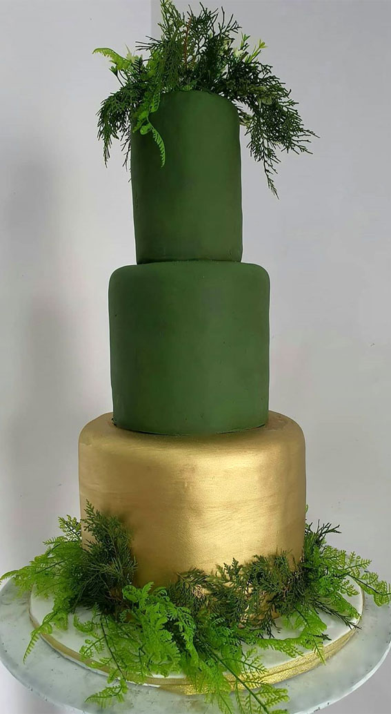 green and gold wedding cake, rustic wedding cake, rustic elegance wedding cake #wedding #weddingcake #rustic #elegancecake