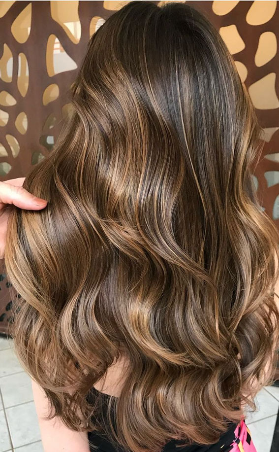 brown hair with highlights, brown hair , brunette hair, brown hair color ideas, brunette balayage, hair color, fall hair color ideas #fallhaircolor #haircolor #balayage