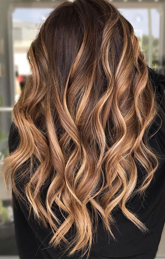 brown hair with highlights, brown hair , brunette hair, brown hair color ideas, brunette balayage, hair color, fall hair color ideas #fallhaircolor #haircolor #balayage