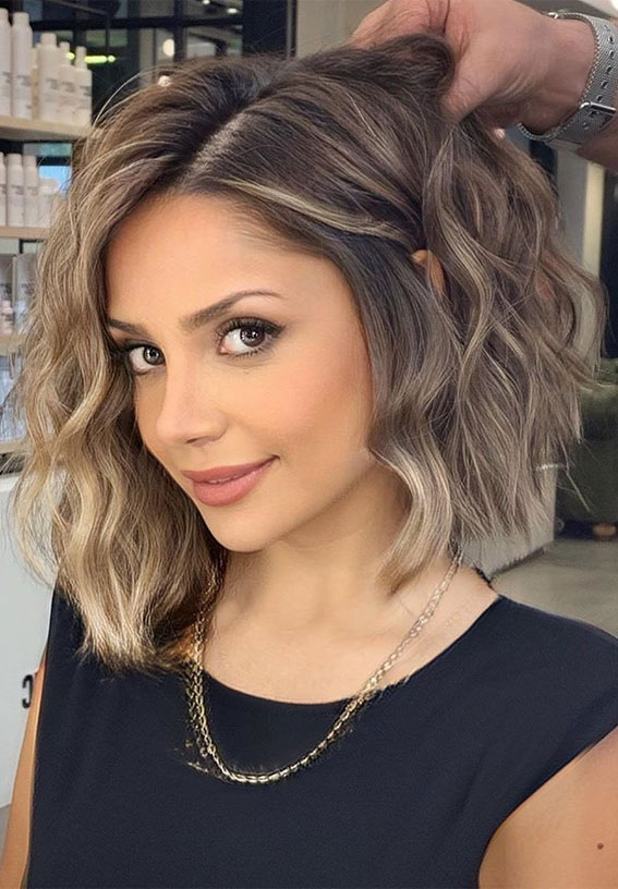 short brown hair , brunette hair, brown hair color ideas, brunette balayage, hair color, fall hair color ideas #fallhaircolor #haircolor #balayage