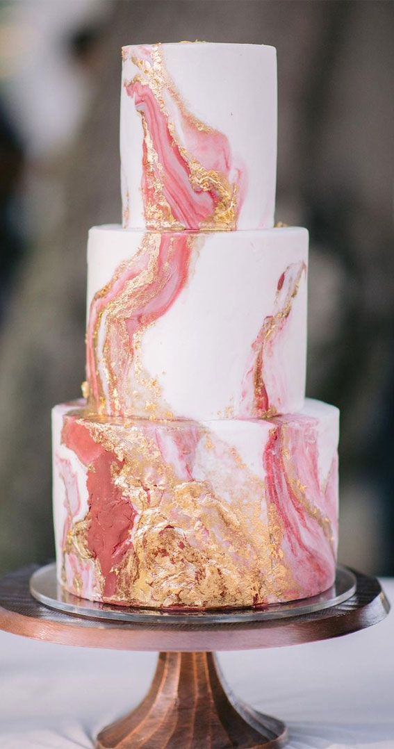 berry and gold textured wedding cake, wedding cake trends for 2020, wedding cake trends 2020 uk, wedding cake trends 2021, wedding cake ideas, wedding cake styles, cake trends 2020, cake decorating trends 2020 #weddingcaketrends #weddingcakestyles new trend in wedding cakes