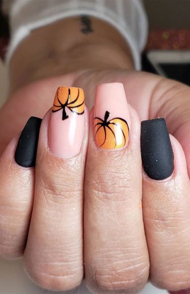 22 Stunning Fall Nail Ideas For Autumn 2020 Matte Black And Pumpkin Nails