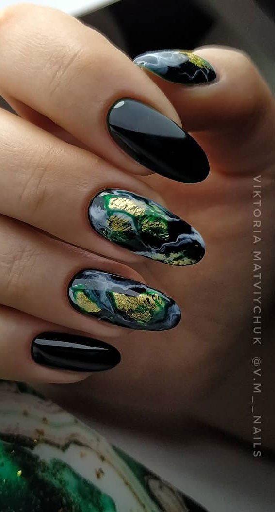 marble nail art, green and black nail designs , nail art, nail art ideas, nail designs 2020, nail art trends 2020, autumn nail art, fall nail art #nailart #nailartideas #naildesigns2020