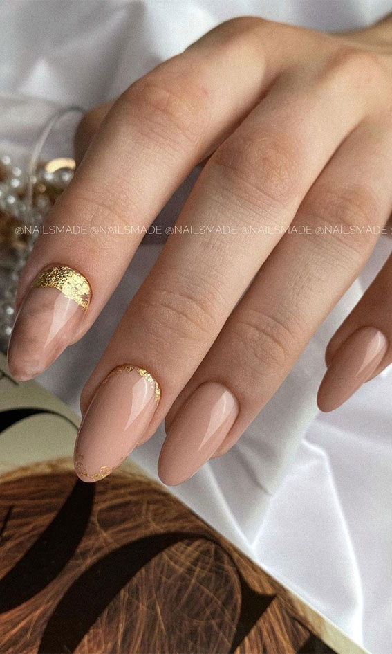 nude and gold nails, fall nails, fall nail designs 2020, glam nails, nail art design ideas, nails , mismatched glitter nails, glitter nails, glitter nail designs