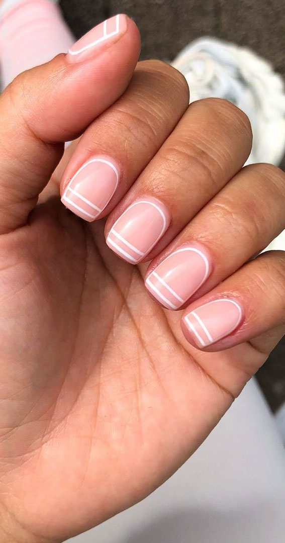 white outline nails, outline nails, border nails, white border nails #outlinenails #manicure #nailart #simplenaildesign 