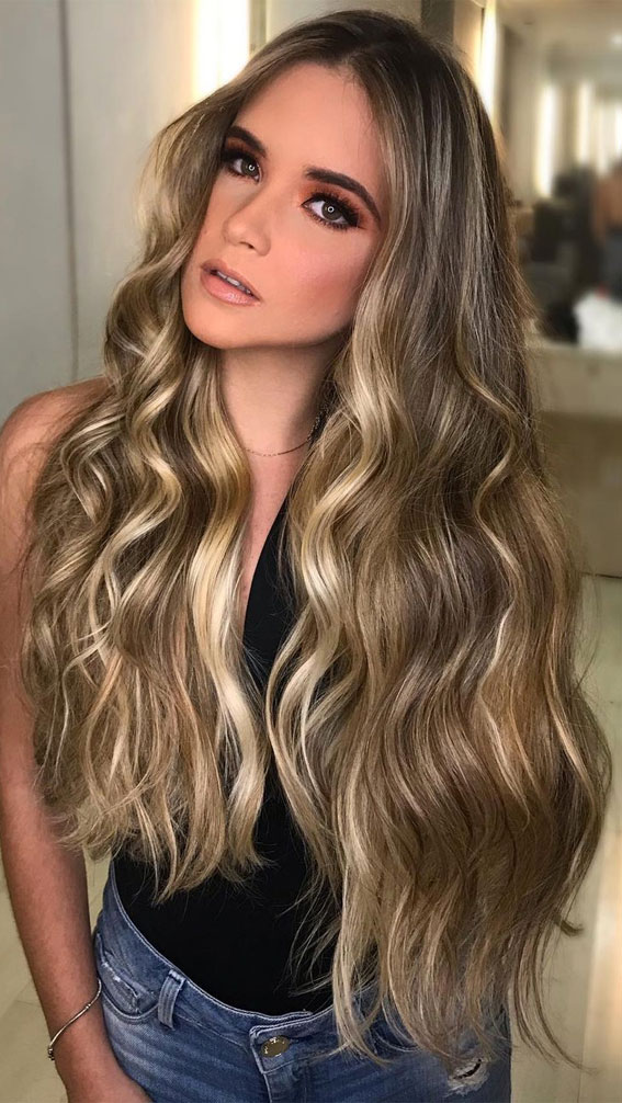 brown hair with sand blonde, brown hair with highlights, brown hair , brunette hair, brown hair color ideas, brunette balayage, hair color, fall hair color ideas #fallhaircolor #haircolor #balayage