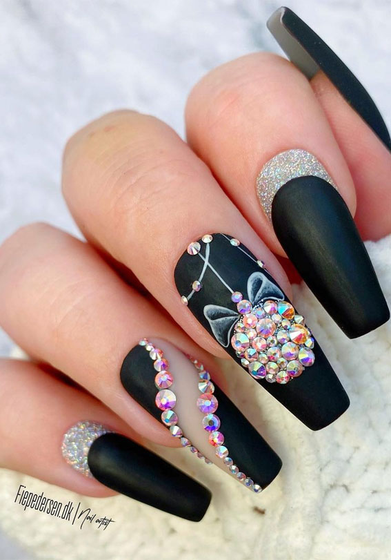 black festive nails, festive nails, black winter nails, christmas nails, christmas nail designs, christmas nails design