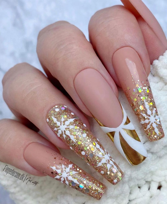 25+ Christmas Nails 2020 : Gold Glitter and snowflake nails