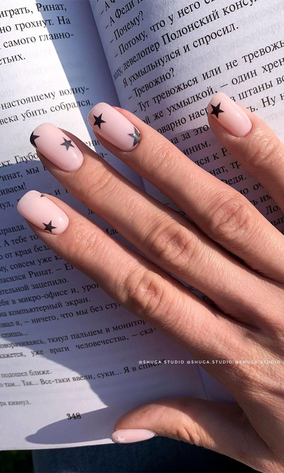 Stylish Nail Art Designs That Pretty From Every Angle : Black Stars