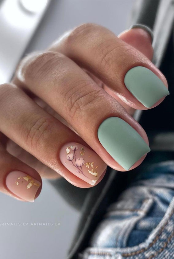 mismatched nails, mismatched green and nude nails, flower nails, fall nails, mismatched fall nail art #fallnails #nailart #autumnnails autumn nail ideas