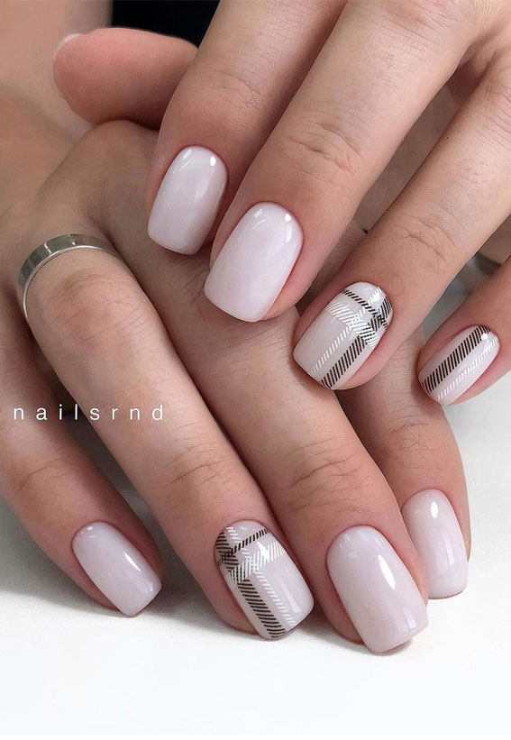 white nails, winter nails, plaid nails, plaid winter nails, winter nail look, simple winter nails #nailart #naildesign #nailideas2020