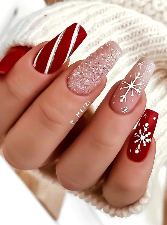 pink and red christmas nails, red festive nails, red winter nails, red nails with snowflake #winternails #christmasnails #snowflakenails #chrismasnails2020 christmas nails 2020, christmas nails design, christmas nail ideas 2020