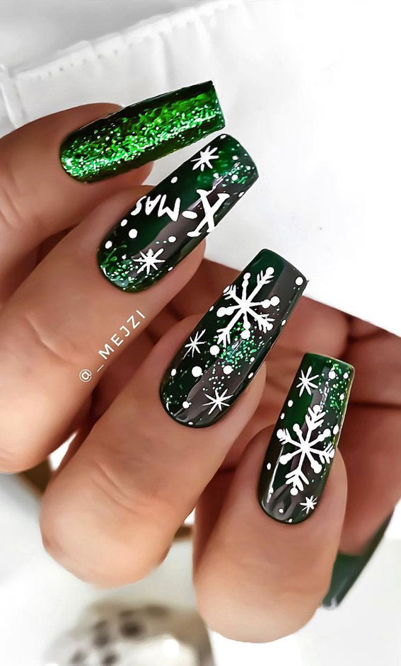 green christmas nails, green festive nails, green nails, green x mas nails, green festive nail ideas, snowflake on green nails, chirstmas nails 2020, festive nail ideas 2020