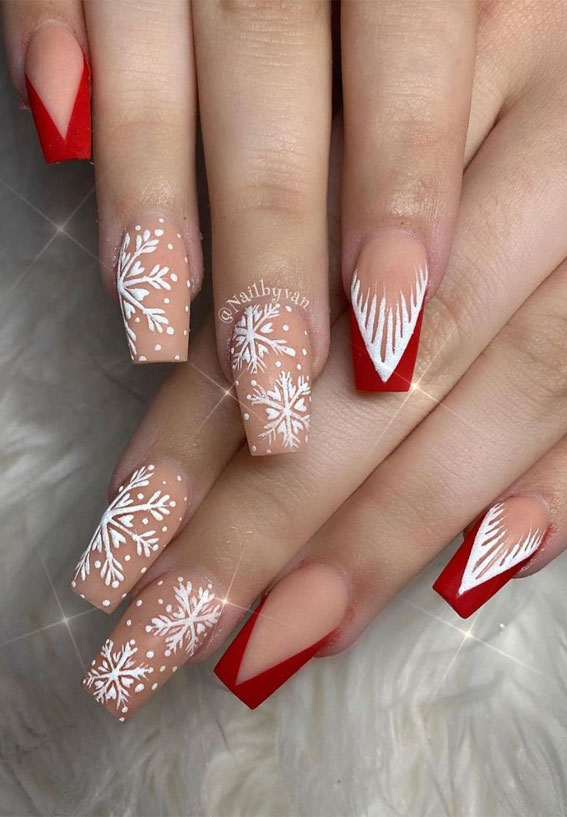 Pretty festive nail colours & designs 2020 : Nude and Red Christmas