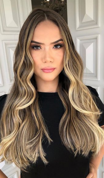 Gorgeous Hair Colour Trends For 2021 : Babylights Gold and Beige Tones