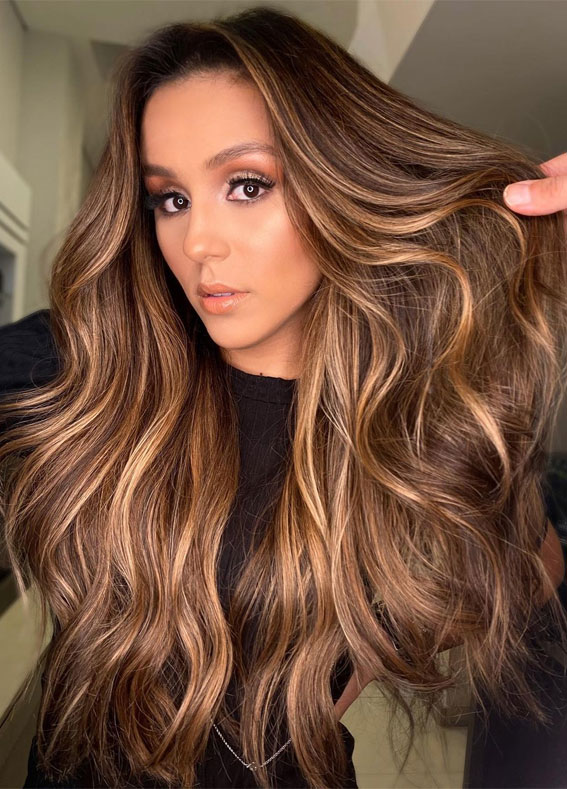 Gorgeous Hair Colour Trends For 2021 : Enlightened brunette