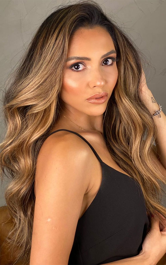 Gorgeous Hair Colour Trends For 2021 : Warm Caramel Blonde