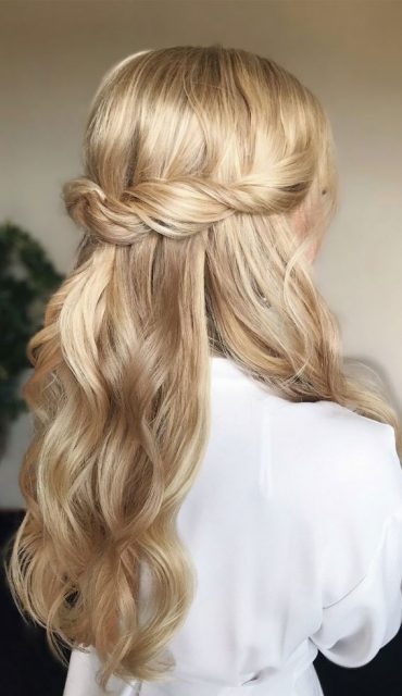 Half Up Hairstyles That Are Pretty For 2021 : Stylish half up