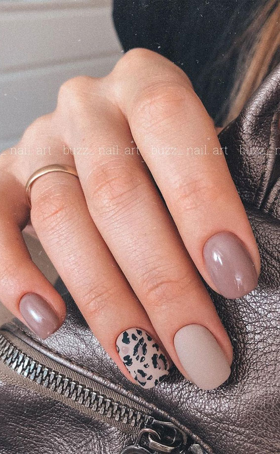 neutral and leopard nails, nail polish trends 2021, creative nails 2021, nail trends 2021, nails 2021, 2021 nail color trends, 2021 nail colors, nail trends winter 2021, 2021 nail shape trends, nail polish 2021, glitter nail trends 2021