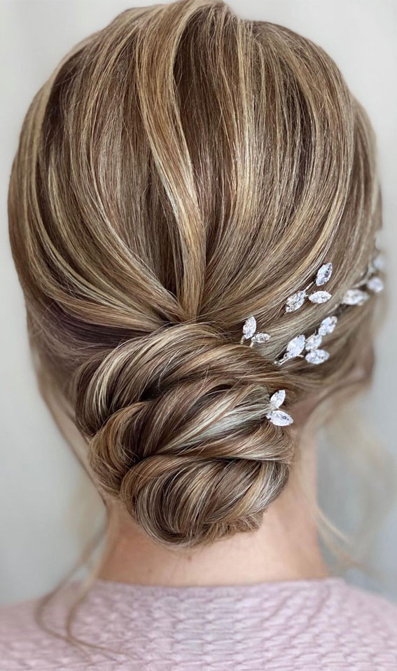 54 Cute Updo Hairstyles That Are Trendy for 2021 : Twisted bun
