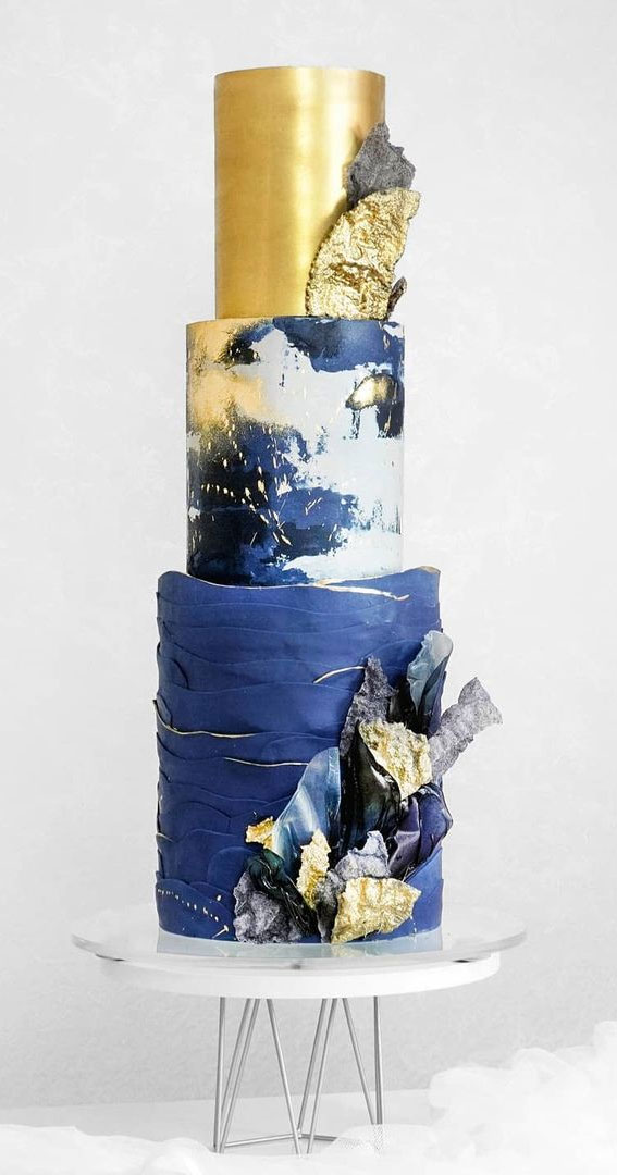 dark blue and gold wedding cake, wedding cake ideas, wedding cake design, wedding cakes #weddingcake