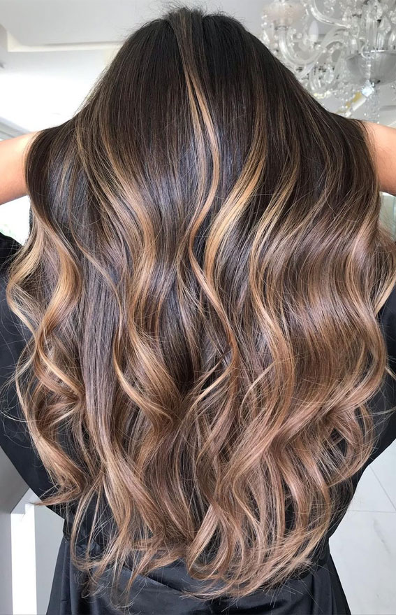 brown hair with caramel highlights, winter hair color, honey highlights, brunette with honey highlights, brown hair with highlights, brown hair color ideas #brownhair #haircolorideas hair color ideas 2020