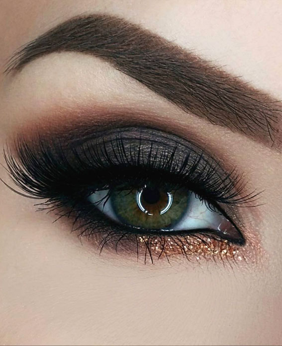 Eye Makeup for 2021 : Smokey with glitter gold