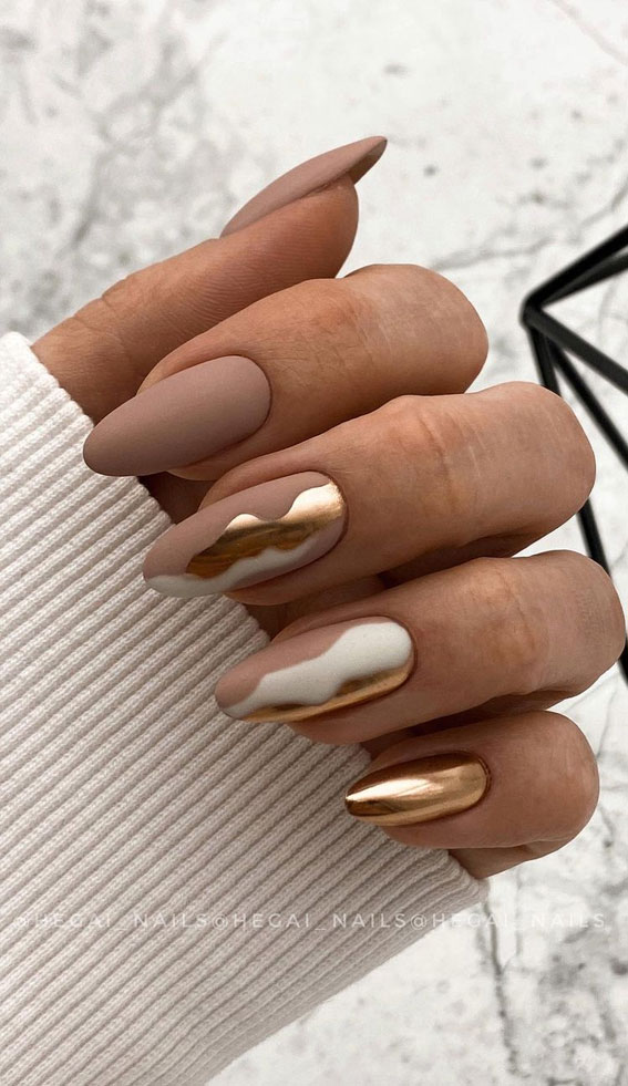 Creative & Pretty Nail Trends 2021 : Nude and metallic nails