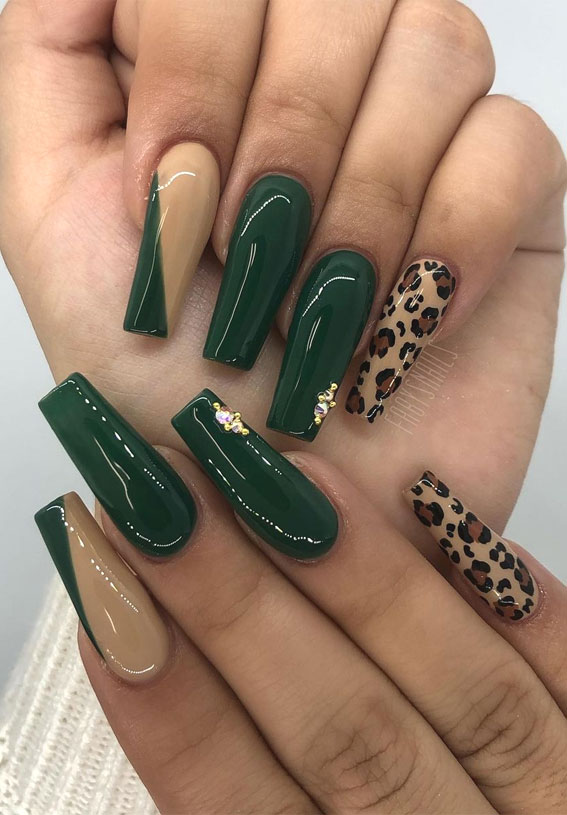 green and leopard nails, leopard nail designs, green nail ideas,mismatched nails, fall nails, mismatched fall nail art #fallnails #nailart #autumnnails autumn nail ideas