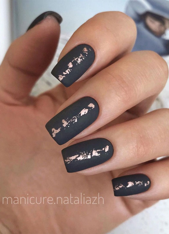 square matte black nails, black and gold nails, matte black nails, black nail art ideas, simple black nails, abstract black and gold nails, minimalist nail ideas