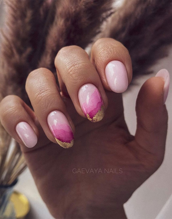 Cute Spring Nails That Will Never Go Out Of Style : Pink and gold nails with subtle shimmery