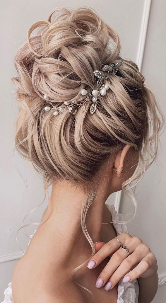 Hairstyle high bun on the head of a brunette girl side view on a gray  background Stock Photo | Adobe Stock