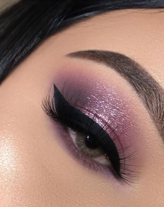 Best Eye Makeup Looks For 2021 : Glitter purple and liner