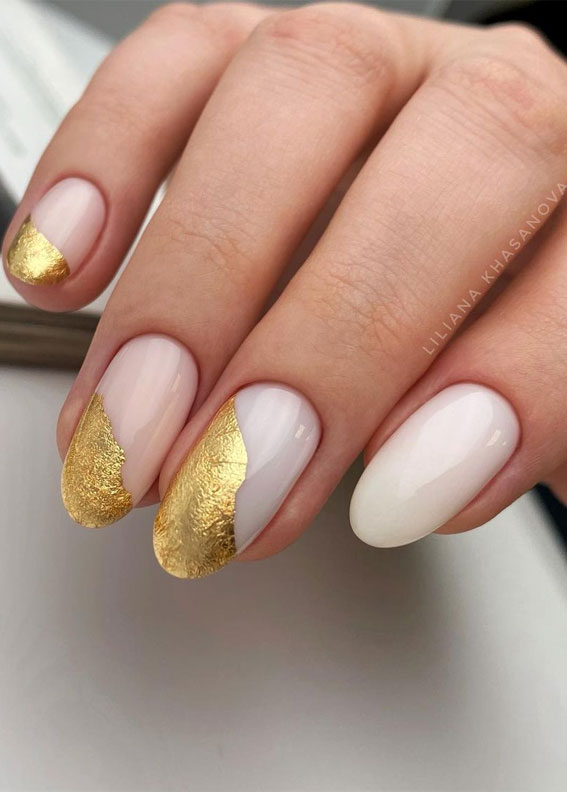 Cute Spring Nails That Will Never Go Out Of Style : Creamy white and gold  foil nails