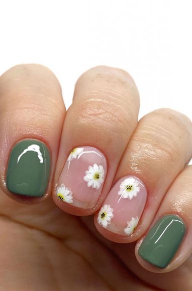 Cute Spring Nails That Will Never Go Out Of Style : Daisy and Green nails