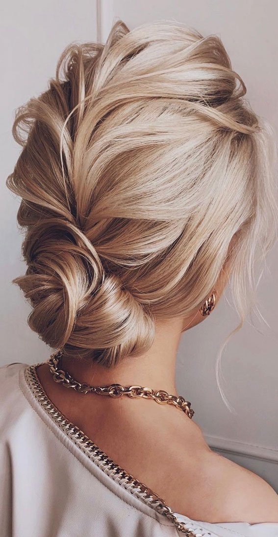 low bun hairstyle, elegant updo, wedding updo, updo, bridal updo, updo hairstyles , updo hairstyle ideas 2021, updo trends, updo for medium hair length