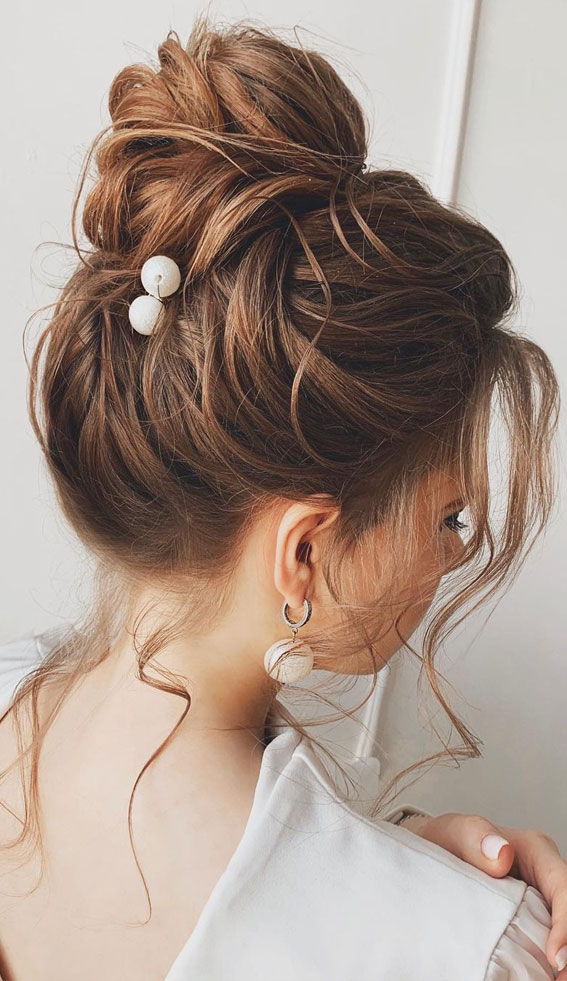top knot, high bun hairstyle, messy updo, wedding updo, updo, bridal updo, updo hairstyles , updo hairstyle ideas 2021, updo trends, updo for medium hair length