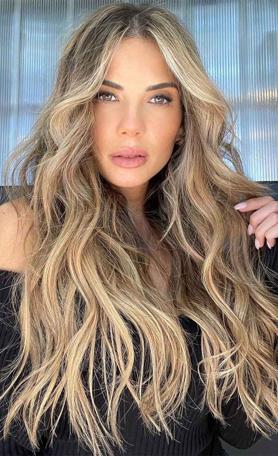 These Are The Best Hair Colour Trends in 2021 : beach waves and balayage