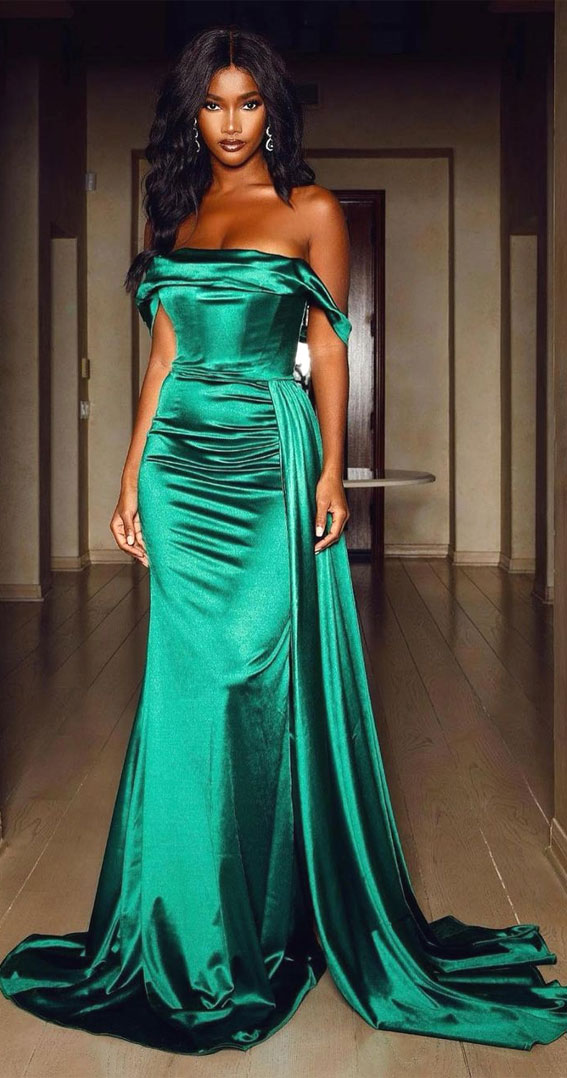 32 Hottest Prom Dress Ideas That'll Make You Swoon : Emerald Green Prom