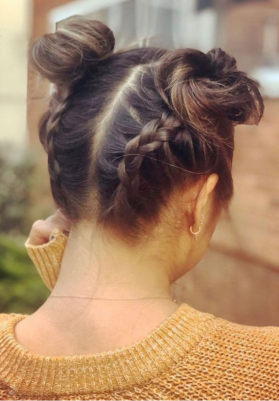Shen Yun  Ancient Chinese Hairstyles The Double Maiden Bun and the  Lucky Top Knot Bun 吉祥 Jí xiáng Two buns atop the head one on the left  and one on the