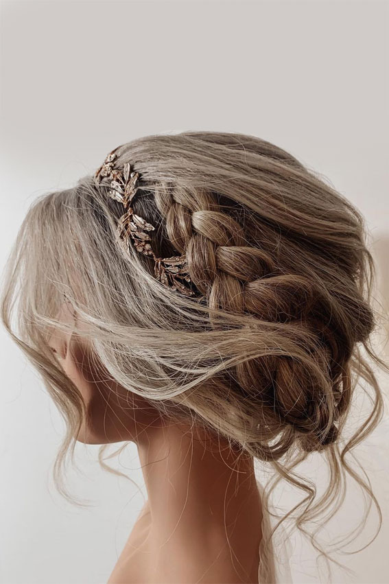 Cute braided hairstyles to rock this season : Cute French Single Braid Crown