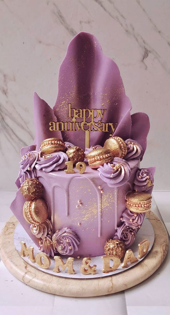 gold and purple cake, purple and gold cake, anniversary cake, anniversary cake decorating ideas, anniversary cake ideas #cake #anniversarycake