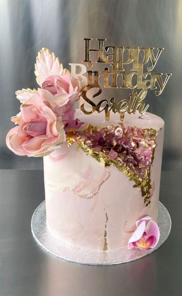 Pretty cake decorating designs we've bookmarked : Gold and Pink Marble