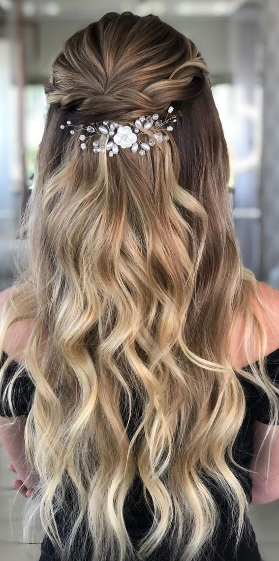 trendy half up, easy half up half down, everyday hairstyle, textured half up half down hairstyle, half up wedding hair, half up half down wedding hair, wedding hairstyles, hair down wedding, half up bridal hairstyles #halfuphairstyle