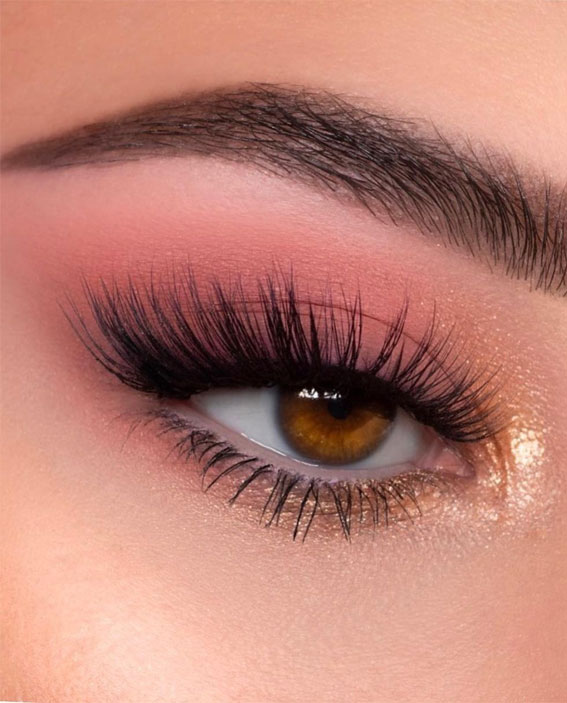 Best Eye Makeup Looks For 2021 : Shimmery golden and mauve