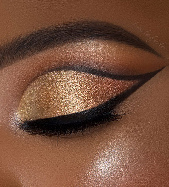Latest Eye Makeup Trends You Should Try in 2021 : Golden Sunset Look
