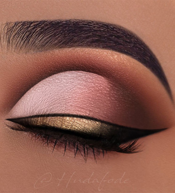 Latest Eye Makeup Trends You Should Try in 2021 : Rose Pink Cut Crease with Golden Liner
