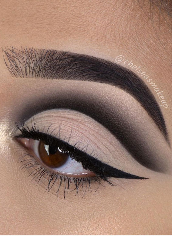 Latest Eye Makeup Trends You Should Try in 2021 : Champagne cut crease