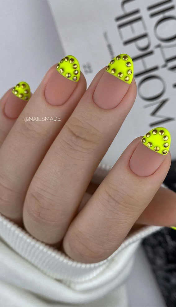 Eye Candy Nails & Training - Neon yellow and green pigments with stamping  nail art by Elaine Moore on 25 November 2017 at 05:11