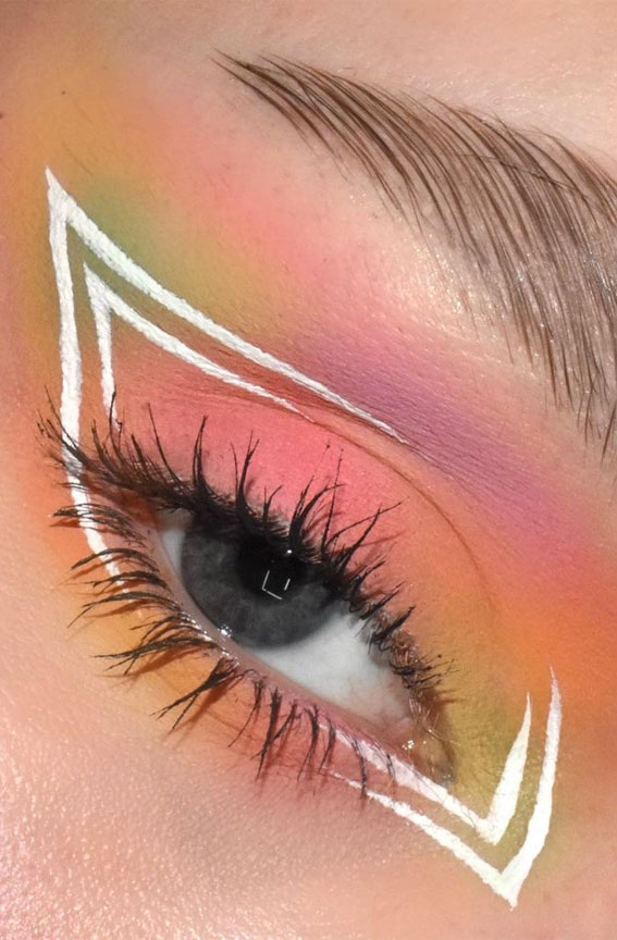 Latest Eye Makeup Trends You Should Try In 2021 : Soft paste + white lines
